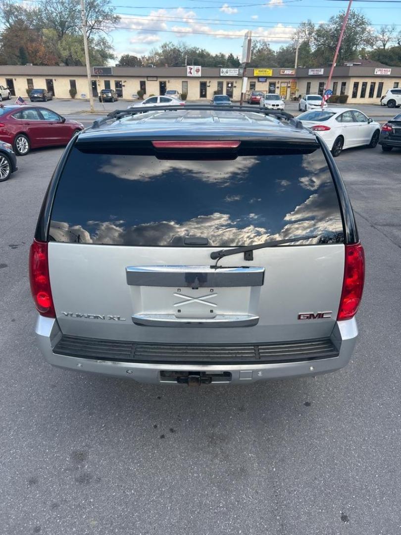 2013 SILVER GMC YUKON XL 1500 SLT (1GKS2KE73DR) with an 5.3L engine, Automatic transmission, located at 2514 Williamson Rd NE, Roanoke, VA, 24012, (540) 265-7770, 37.294636, -79.936249 - NO CREDIT CHECK FINANCING WITH ONLY $2500 DOWN PAYMENT!!!! Check out our website www.needausedvehicle.com for our No Credit Check/ In House Financing options!! No Credit Check Available!!! In House Financing Available!!! All Clean Title Vehicles (no Salvaged or flooded vehicles ever on our lot)! - Photo#3