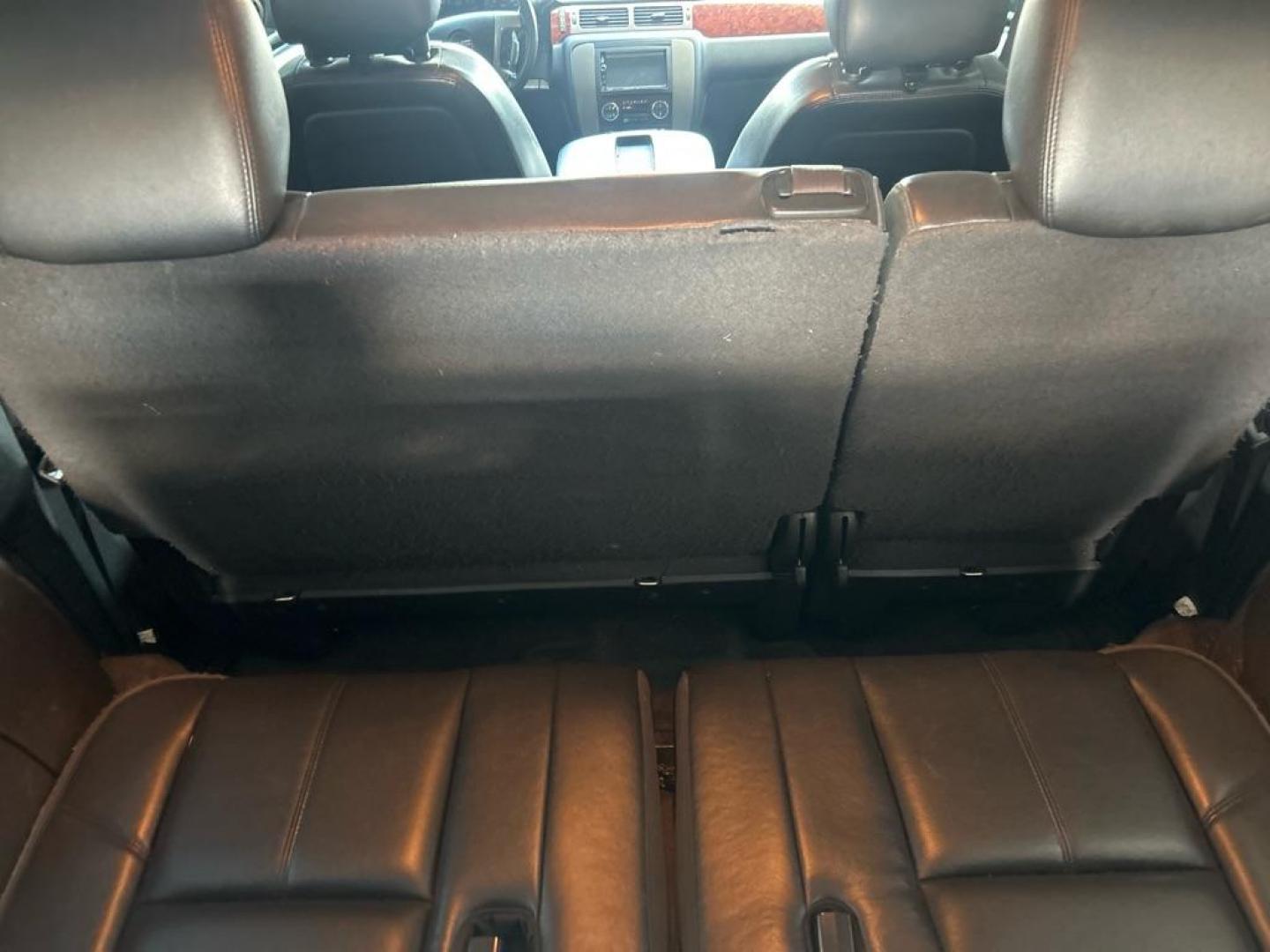 2013 SILVER GMC YUKON XL 1500 SLT (1GKS2KE73DR) with an 5.3L engine, Automatic transmission, located at 2514 Williamson Rd NE, Roanoke, VA, 24012, (540) 265-7770, 37.294636, -79.936249 - NO CREDIT CHECK FINANCING WITH ONLY $2500 DOWN PAYMENT!!!! Check out our website www.needausedvehicle.com for our No Credit Check/ In House Financing options!! No Credit Check Available!!! In House Financing Available!!! All Clean Title Vehicles (no Salvaged or flooded vehicles ever on our lot)! - Photo#5