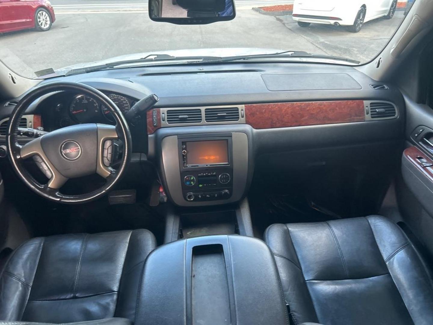 2013 SILVER GMC YUKON XL 1500 SLT (1GKS2KE73DR) with an 5.3L engine, Automatic transmission, located at 2514 Williamson Rd NE, Roanoke, VA, 24012, (540) 265-7770, 37.294636, -79.936249 - NO CREDIT CHECK FINANCING WITH ONLY $2500 DOWN PAYMENT!!!! Check out our website www.needausedvehicle.com for our No Credit Check/ In House Financing options!! No Credit Check Available!!! In House Financing Available!!! All Clean Title Vehicles (no Salvaged or flooded vehicles ever on our lot)! - Photo#7