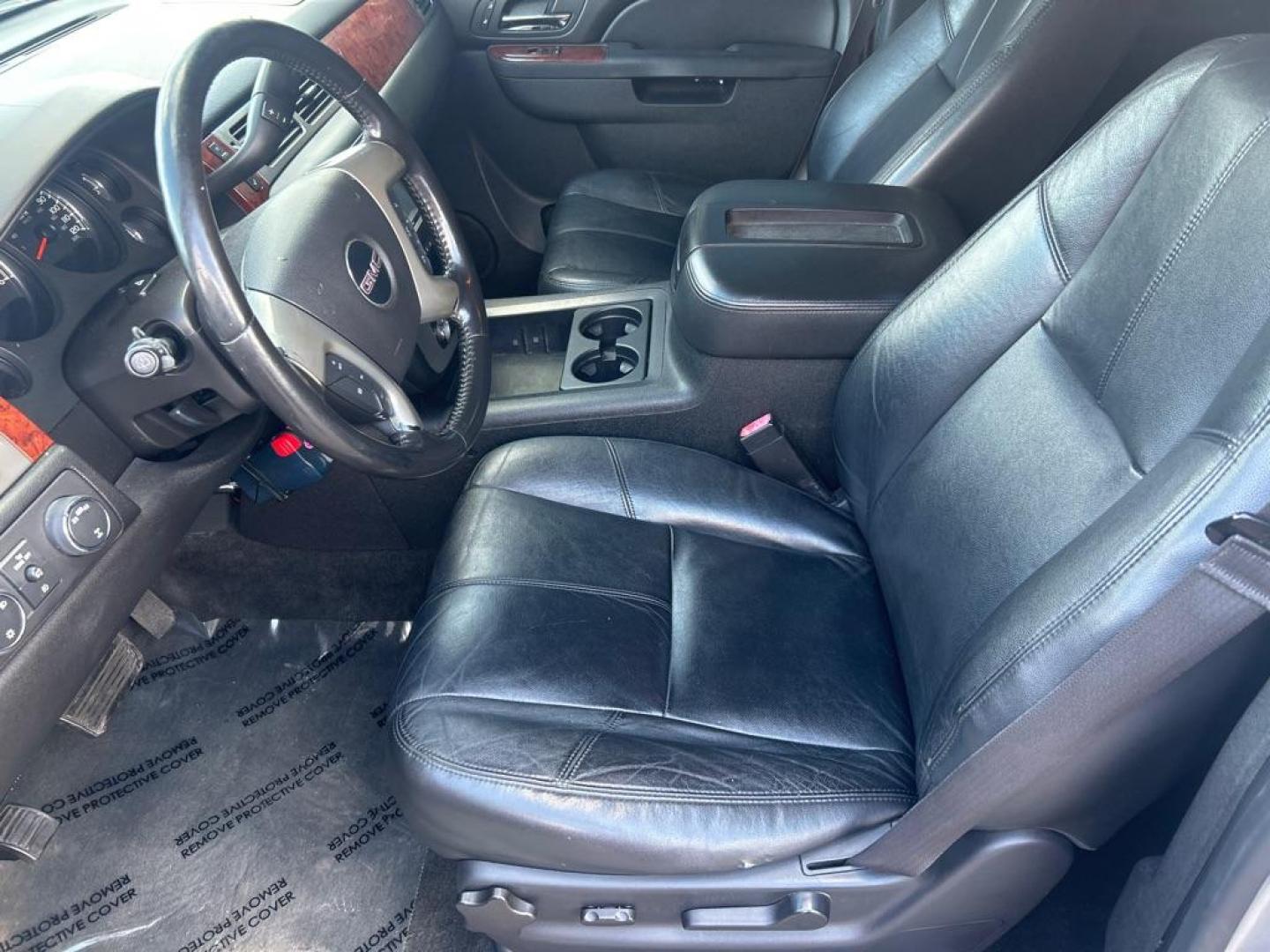 2013 SILVER GMC YUKON XL 1500 SLT (1GKS2KE73DR) with an 5.3L engine, Automatic transmission, located at 2514 Williamson Rd NE, Roanoke, VA, 24012, (540) 265-7770, 37.294636, -79.936249 - NO CREDIT CHECK FINANCING WITH ONLY $2500 DOWN PAYMENT!!!! Check out our website www.needausedvehicle.com for our No Credit Check/ In House Financing options!! No Credit Check Available!!! In House Financing Available!!! All Clean Title Vehicles (no Salvaged or flooded vehicles ever on our lot)! - Photo#8