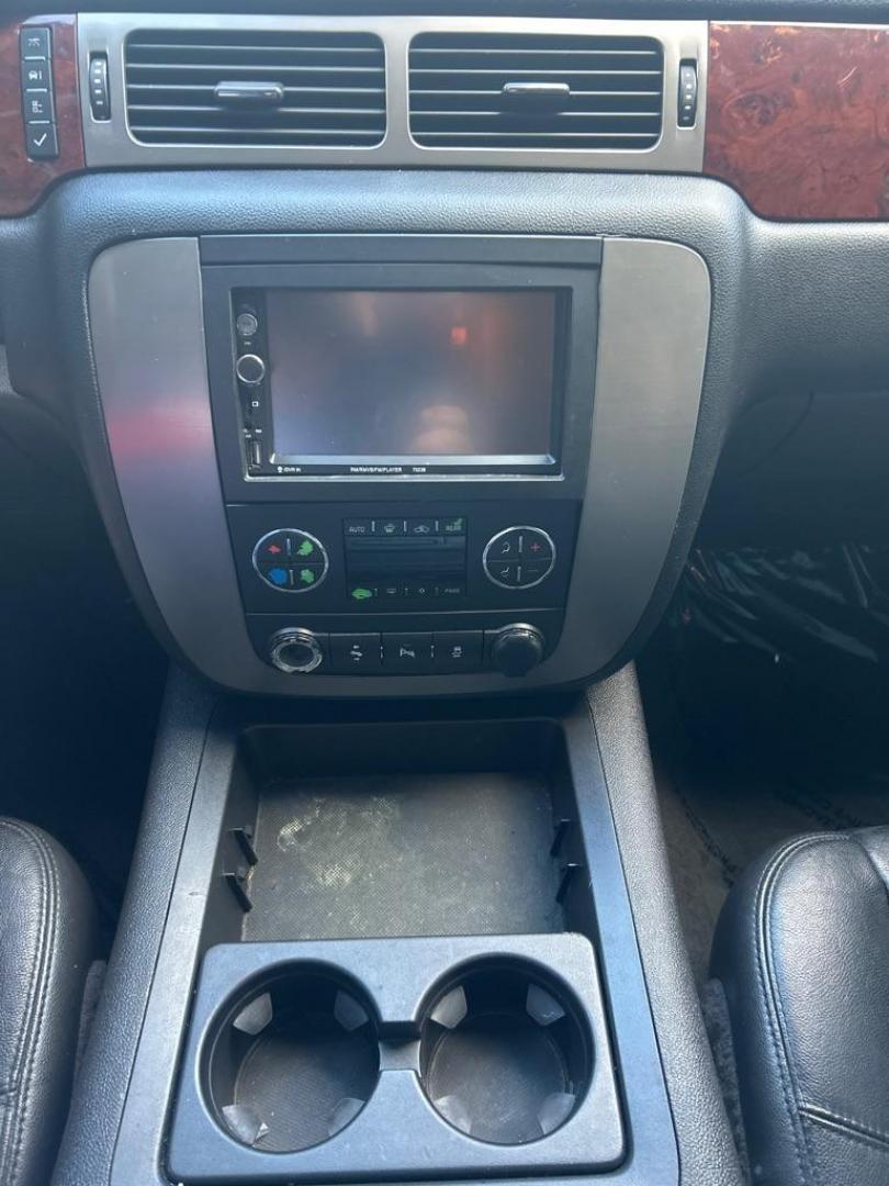 2013 SILVER GMC YUKON XL 1500 SLT (1GKS2KE73DR) with an 5.3L engine, Automatic transmission, located at 2514 Williamson Rd NE, Roanoke, VA, 24012, (540) 265-7770, 37.294636, -79.936249 - NO CREDIT CHECK FINANCING WITH ONLY $2500 DOWN PAYMENT!!!! Check out our website www.needausedvehicle.com for our No Credit Check/ In House Financing options!! No Credit Check Available!!! In House Financing Available!!! All Clean Title Vehicles (no Salvaged or flooded vehicles ever on our lot)! - Photo#9