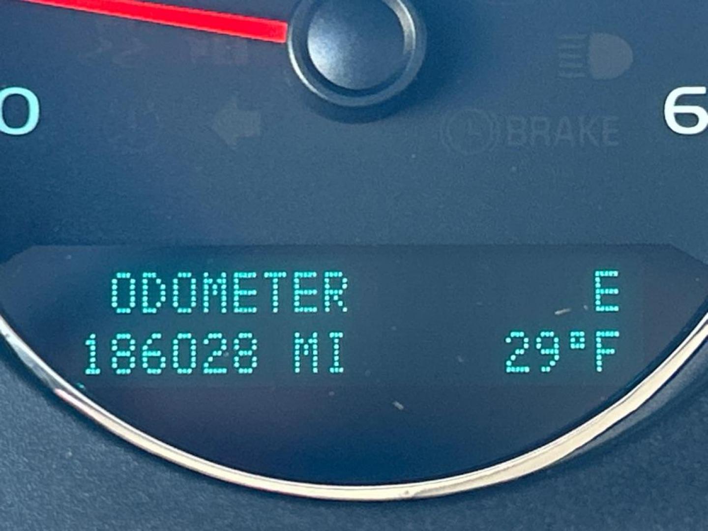 2013 WHITE CHEVROLET SUBURBAN 1500 LTZ (1GNSKKE72DR) with an 5.3L engine, Automatic transmission, located at 2514 Williamson Rd NE, Roanoke, VA, 24012, (540) 265-7770, 37.294636, -79.936249 - Photo#12