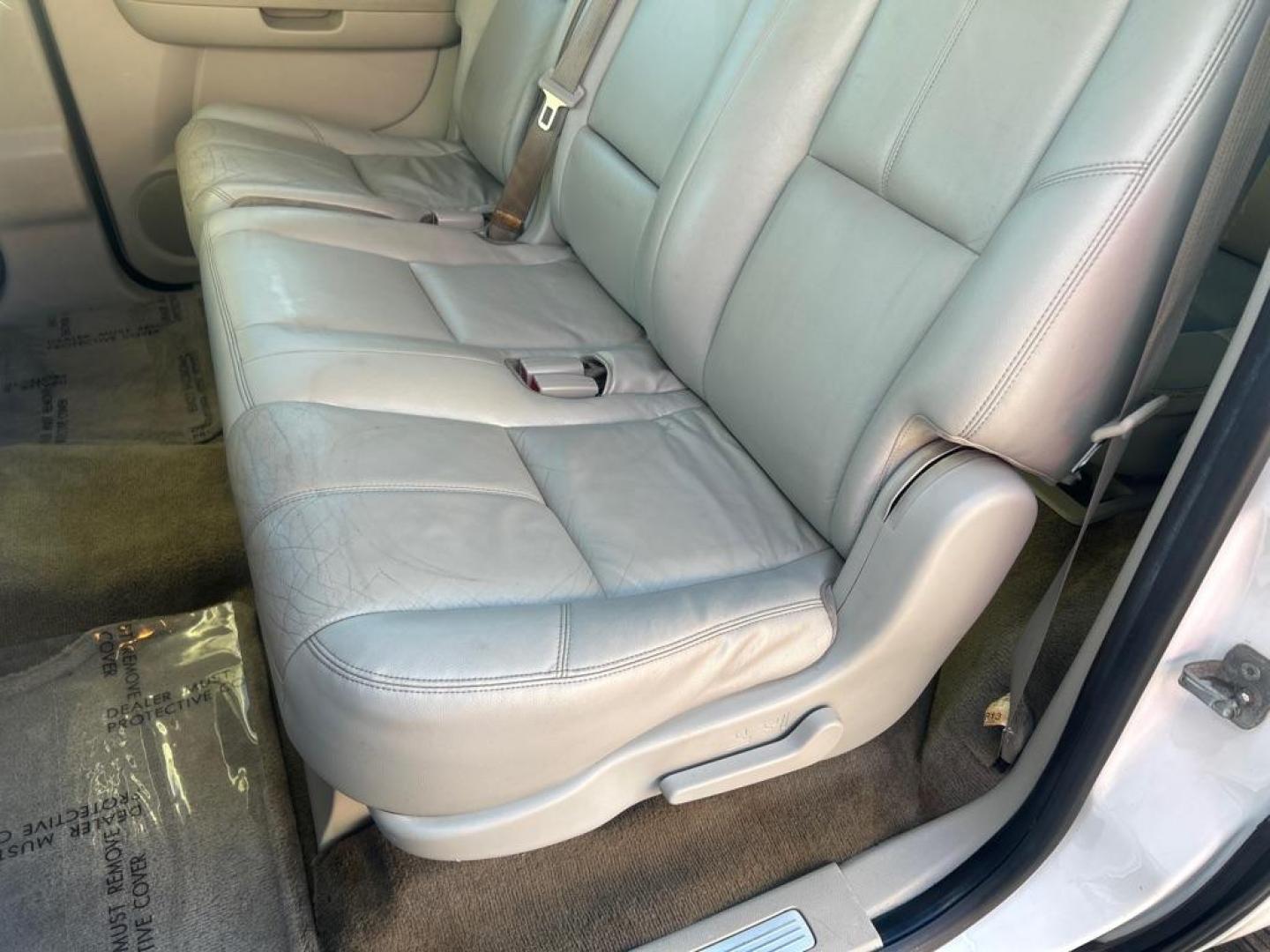 2013 WHITE CHEVROLET SUBURBAN 1500 LTZ (1GNSKKE72DR) with an 5.3L engine, Automatic transmission, located at 2514 Williamson Rd NE, Roanoke, VA, 24012, (540) 265-7770, 37.294636, -79.936249 - Photo#7