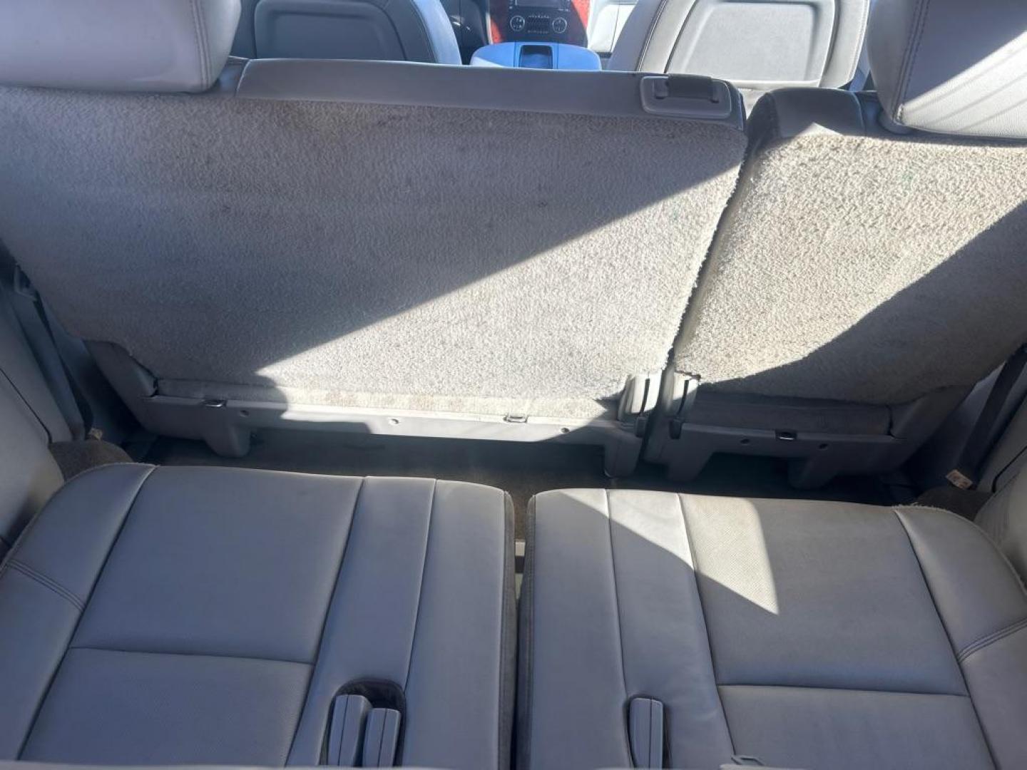2013 WHITE CHEVROLET SUBURBAN 1500 LTZ (1GNSKKE72DR) with an 5.3L engine, Automatic transmission, located at 2514 Williamson Rd NE, Roanoke, VA, 24012, (540) 265-7770, 37.294636, -79.936249 - Photo#8
