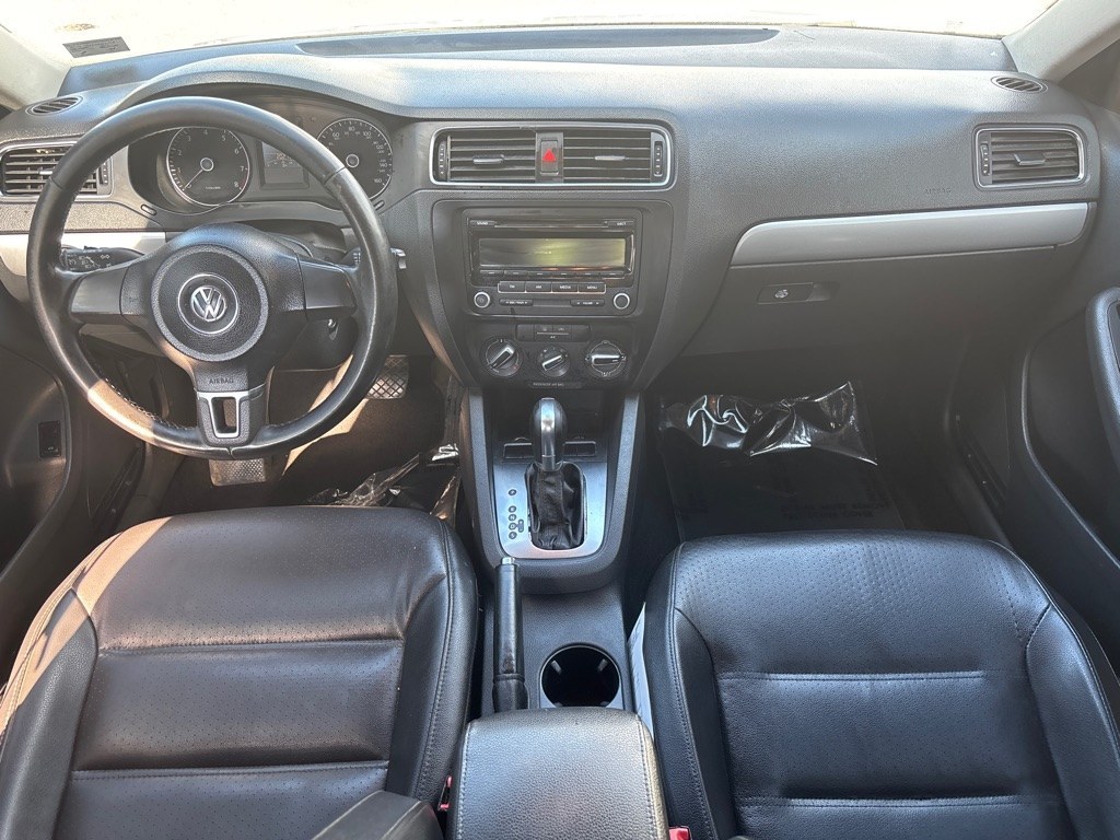 2013 SILVER VOLKSWAGEN JETTA SE (3VWDX7AJXDM) with an 2.5L engine, Automatic transmission, located at 2514 Williamson Rd NE, Roanoke, VA, 24012, (540) 265-7770, 37.294636, -79.936249 - NO CREDIT CHECK FINANCING WITH ONLY $1700 DOWN PAYMENT!!!! Check out our website www.needausedvehicle.com for our No Credit Check/ In House Financing options!! No Credit Check Available!!! In House Financing Available!!! All Clean Title Vehicles (no Salvaged or flooded vehicles ever on our lot)!- Photo#5