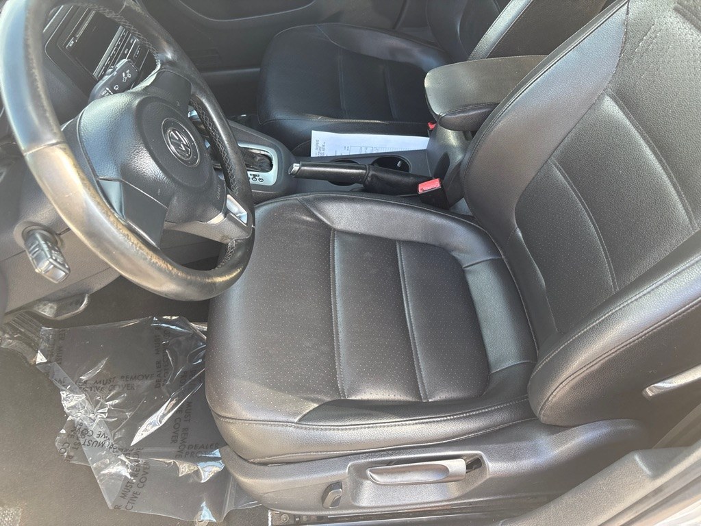 2013 SILVER VOLKSWAGEN JETTA SE (3VWDX7AJXDM) with an 2.5L engine, Automatic transmission, located at 2514 Williamson Rd NE, Roanoke, VA, 24012, (540) 265-7770, 37.294636, -79.936249 - NO CREDIT CHECK FINANCING WITH ONLY $1700 DOWN PAYMENT!!!! Check out our website www.needausedvehicle.com for our No Credit Check/ In House Financing options!! No Credit Check Available!!! In House Financing Available!!! All Clean Title Vehicles (no Salvaged or flooded vehicles ever on our lot)!- Photo#6