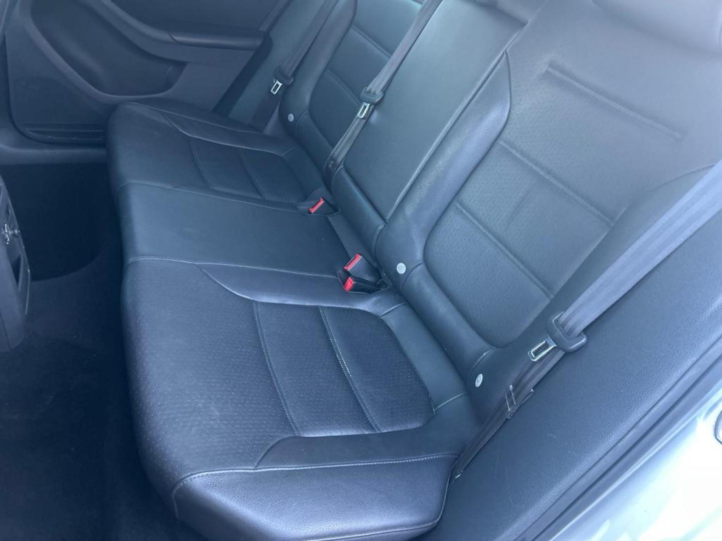 2013 SILVER VOLKSWAGEN JETTA SE (3VWDX7AJXDM) with an 2.5L engine, Automatic transmission, located at 2514 Williamson Rd NE, Roanoke, VA, 24012, (540) 265-7770, 37.294636, -79.936249 - Photo#2