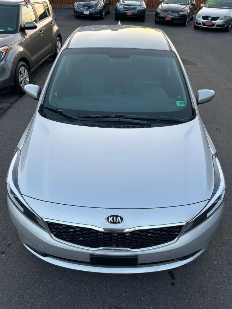 2017 SILVER KIA FORTE LX (3KPFL4A77HE) with an 2.0L engine, Automatic transmission, located at 2514 Williamson Rd NE, Roanoke, VA, 24012, (540) 265-7770, 37.294636, -79.936249 - Photo#1