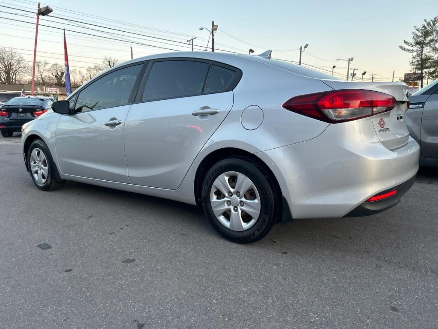 2017 SILVER KIA FORTE LX (3KPFL4A77HE) with an 2.0L engine, Automatic transmission, located at 2514 Williamson Rd NE, Roanoke, VA, 24012, (540) 265-7770, 37.294636, -79.936249 - Photo#2