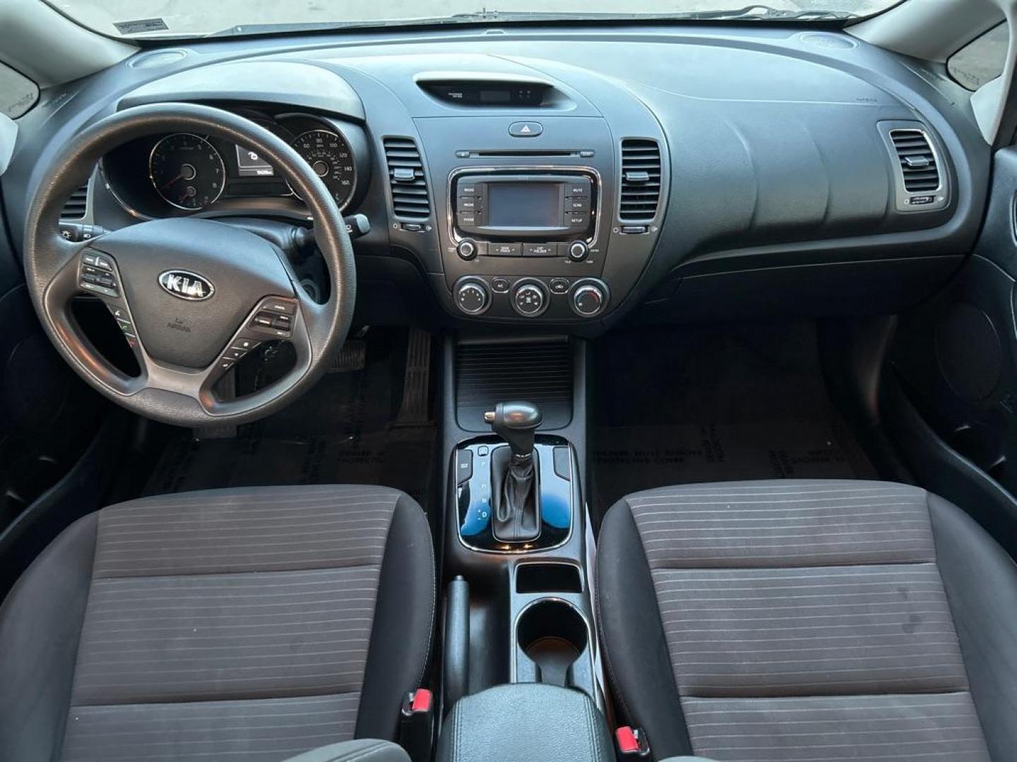 2017 SILVER KIA FORTE LX (3KPFL4A77HE) with an 2.0L engine, Automatic transmission, located at 2514 Williamson Rd NE, Roanoke, VA, 24012, (540) 265-7770, 37.294636, -79.936249 - Photo#5