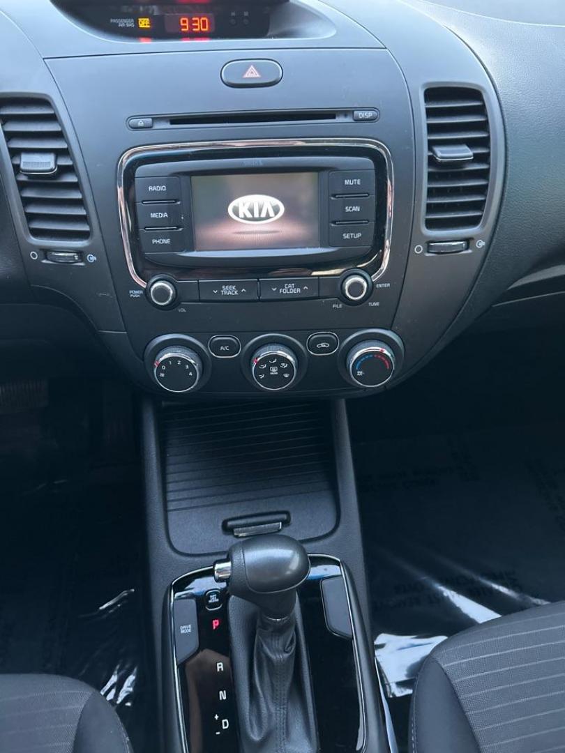 2017 SILVER KIA FORTE LX (3KPFL4A77HE) with an 2.0L engine, Automatic transmission, located at 2514 Williamson Rd NE, Roanoke, VA, 24012, (540) 265-7770, 37.294636, -79.936249 - Photo#7