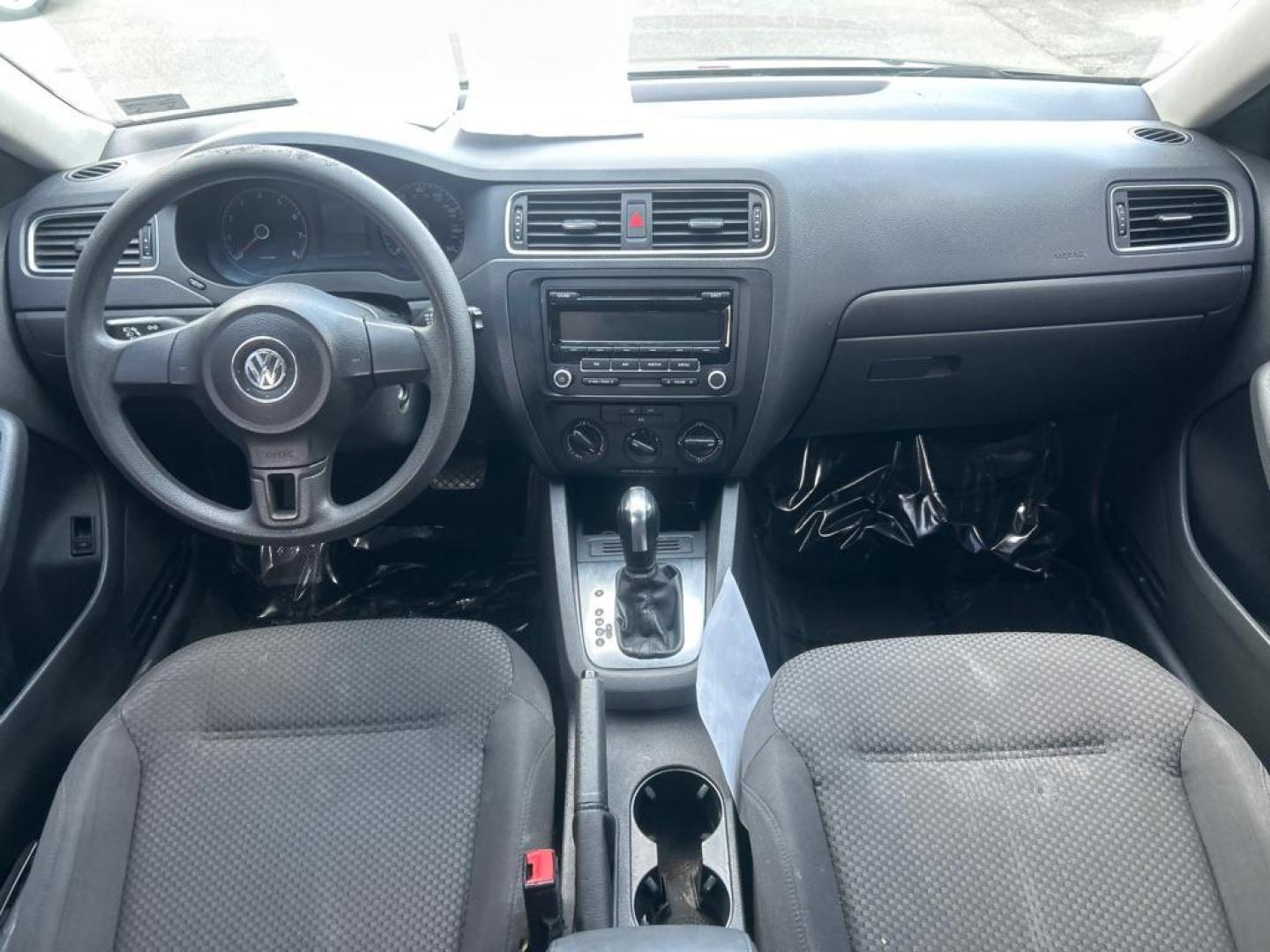 2014 BLUE VOLKSWAGEN JETTA BASE (3VW2K7AJ2EM) with an 2.0L engine, Automatic transmission, located at 2514 Williamson Rd NE, Roanoke, VA, 24012, (540) 265-7770, 37.294636, -79.936249 - NO CREDIT CHECK FINANCING WITH ONLY $1800 DOWN PAYMENT!!!! Check out our website www.needausedvehicle.com for our No Credit Check/ In House Financing options!! No Credit Check Available!!! In House Financing Available!!! All Clean Title Vehicles (no Salvaged or flooded vehicles ever on our lot)! - Photo#5