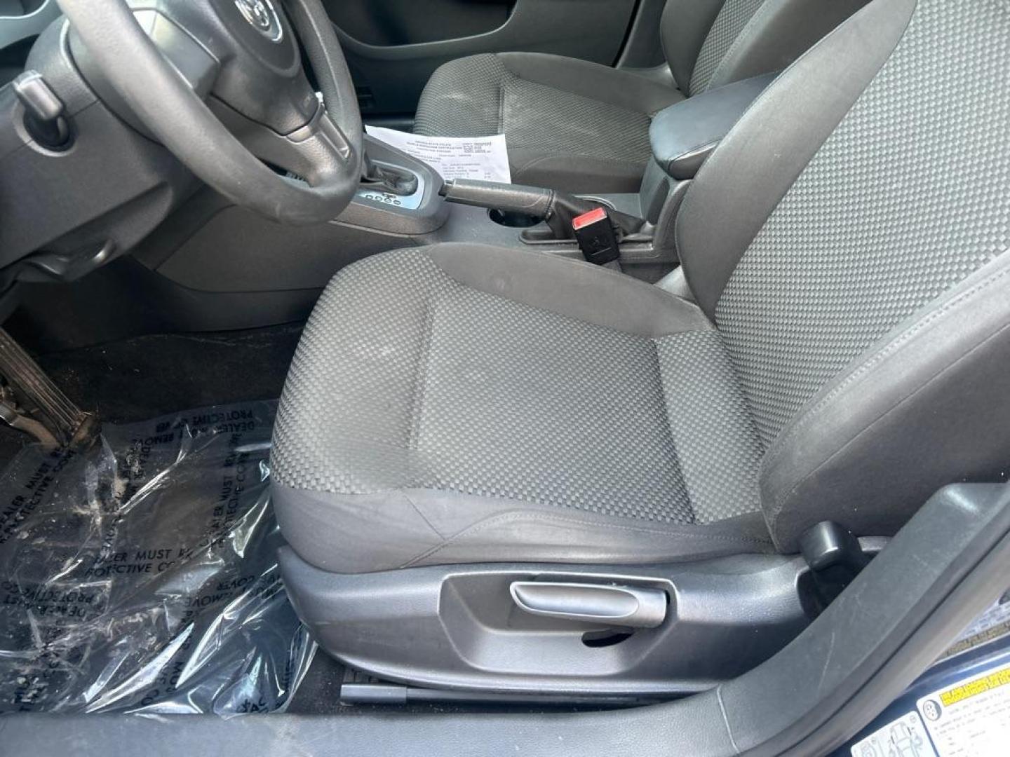 2014 BLUE VOLKSWAGEN JETTA BASE (3VW2K7AJ2EM) with an 2.0L engine, Automatic transmission, located at 2514 Williamson Rd NE, Roanoke, VA, 24012, (540) 265-7770, 37.294636, -79.936249 - NO CREDIT CHECK FINANCING WITH ONLY $1800 DOWN PAYMENT!!!! Check out our website www.needausedvehicle.com for our No Credit Check/ In House Financing options!! No Credit Check Available!!! In House Financing Available!!! All Clean Title Vehicles (no Salvaged or flooded vehicles ever on our lot)! - Photo#6