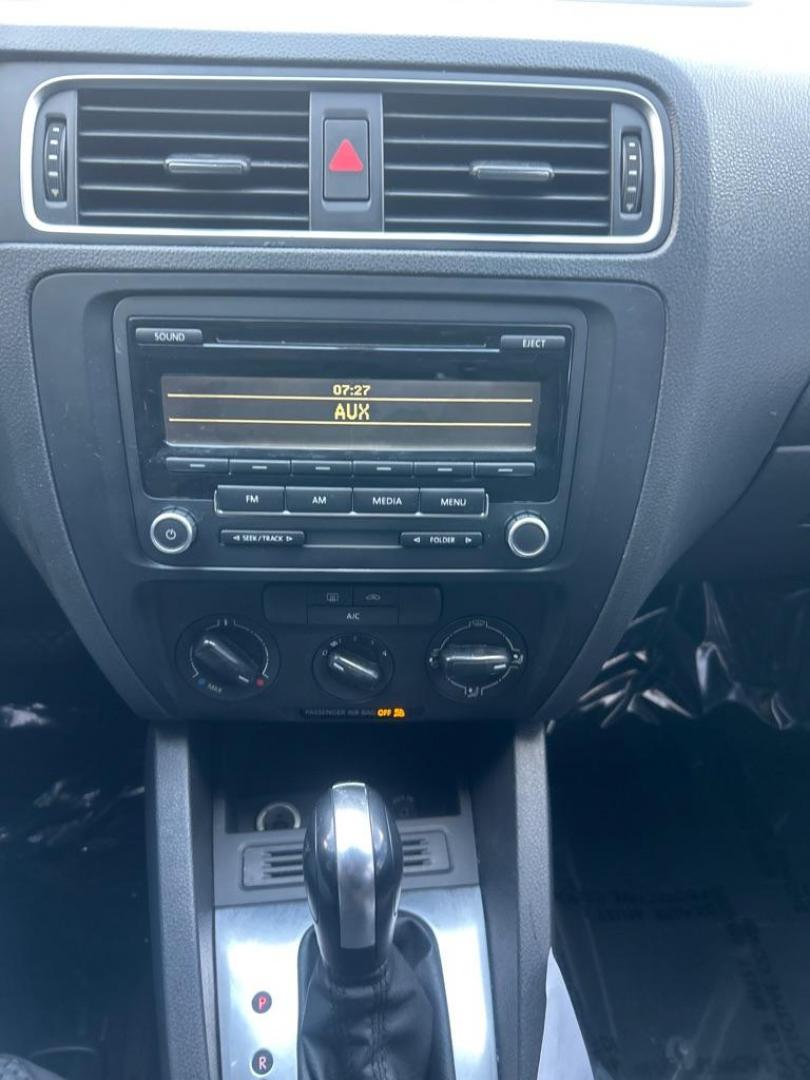 2014 BLUE VOLKSWAGEN JETTA BASE (3VW2K7AJ2EM) with an 2.0L engine, Automatic transmission, located at 2514 Williamson Rd NE, Roanoke, VA, 24012, (540) 265-7770, 37.294636, -79.936249 - NO CREDIT CHECK FINANCING WITH ONLY $1800 DOWN PAYMENT!!!! Check out our website www.needausedvehicle.com for our No Credit Check/ In House Financing options!! No Credit Check Available!!! In House Financing Available!!! All Clean Title Vehicles (no Salvaged or flooded vehicles ever on our lot)! - Photo#7