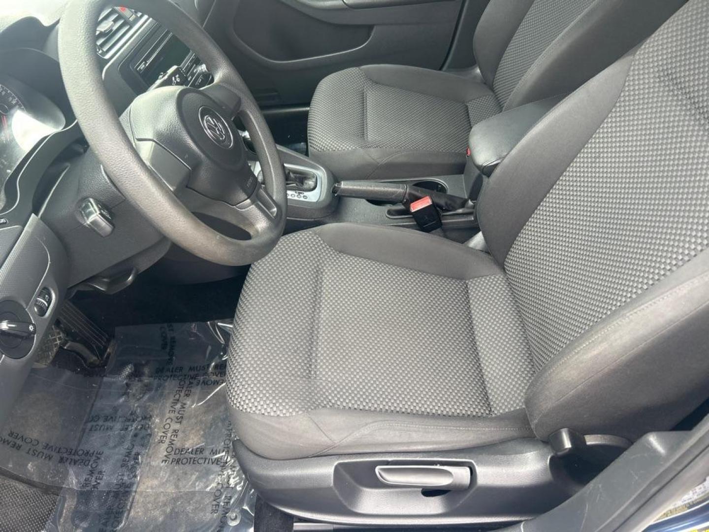 2014 BLUE VOLKSWAGEN JETTA BASE (3VW2K7AJ2EM) with an 2.0L engine, Automatic transmission, located at 2514 Williamson Rd NE, Roanoke, VA, 24012, (540) 265-7770, 37.294636, -79.936249 - Photo#4