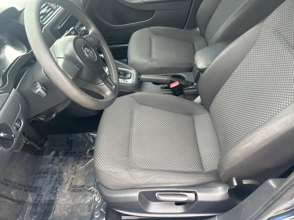 2014 BLUE VOLKSWAGEN JETTA BASE (3VW2K7AJ2EM) with an 2.0L engine, Automatic transmission, located at 2514 Williamson Rd NE, Roanoke, VA, 24012, (540) 265-7770, 37.294636, -79.936249 - NO CREDIT CHECK FINANCING WITH ONLY $1800 DOWN PAYMENT!!!! Check out our website www.needausedvehicle.com for our No Credit Check/ In House Financing options!! No Credit Check Available!!! In House Financing Available!!! All Clean Title Vehicles (no Salvaged or flooded vehicles ever on our lot)! - Photo#4