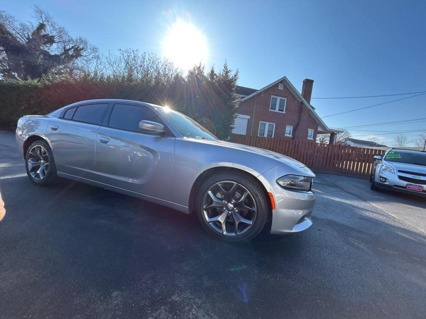 2015 SILVER DODGE CHARGER SXT (2C3CDXHGXFH) with an 3.6L engine, Automatic transmission, located at 2514 Williamson Rd NE, Roanoke, VA, 24012, (540) 265-7770, 37.294636, -79.936249 - Photo#0