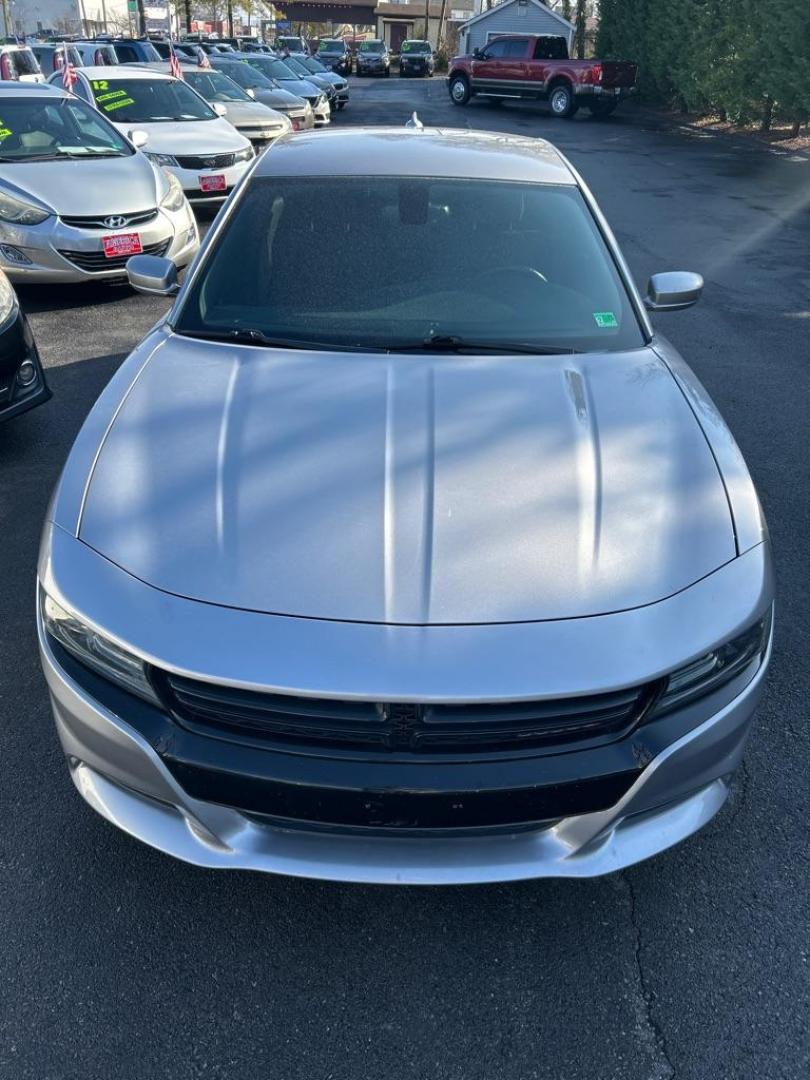2015 SILVER DODGE CHARGER SXT (2C3CDXHGXFH) with an 3.6L engine, Automatic transmission, located at 2514 Williamson Rd NE, Roanoke, VA, 24012, (540) 265-7770, 37.294636, -79.936249 - Photo#9