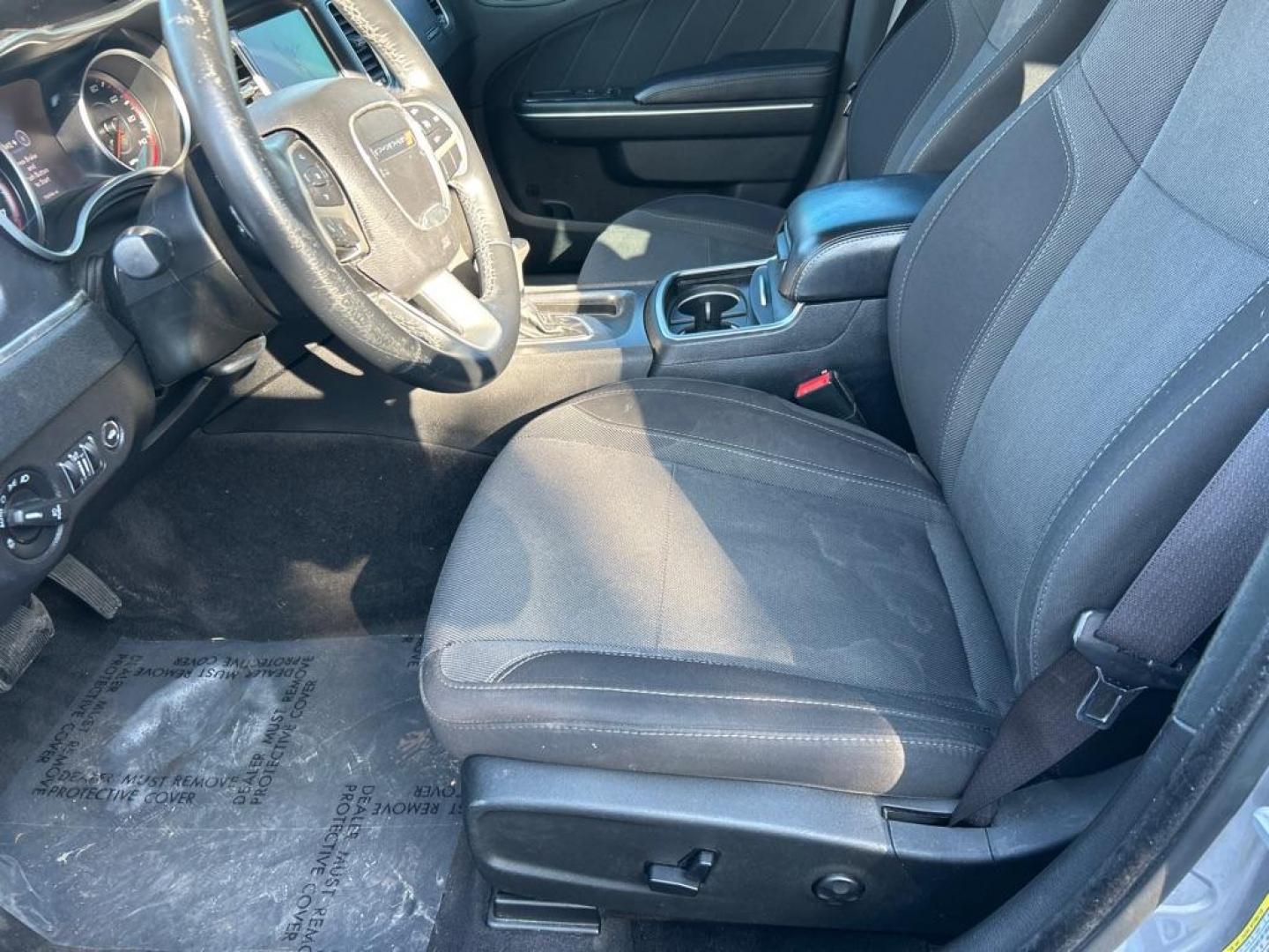 2015 SILVER DODGE CHARGER SXT (2C3CDXHGXFH) with an 3.6L engine, Automatic transmission, located at 2514 Williamson Rd NE, Roanoke, VA, 24012, (540) 265-7770, 37.294636, -79.936249 - Photo#4