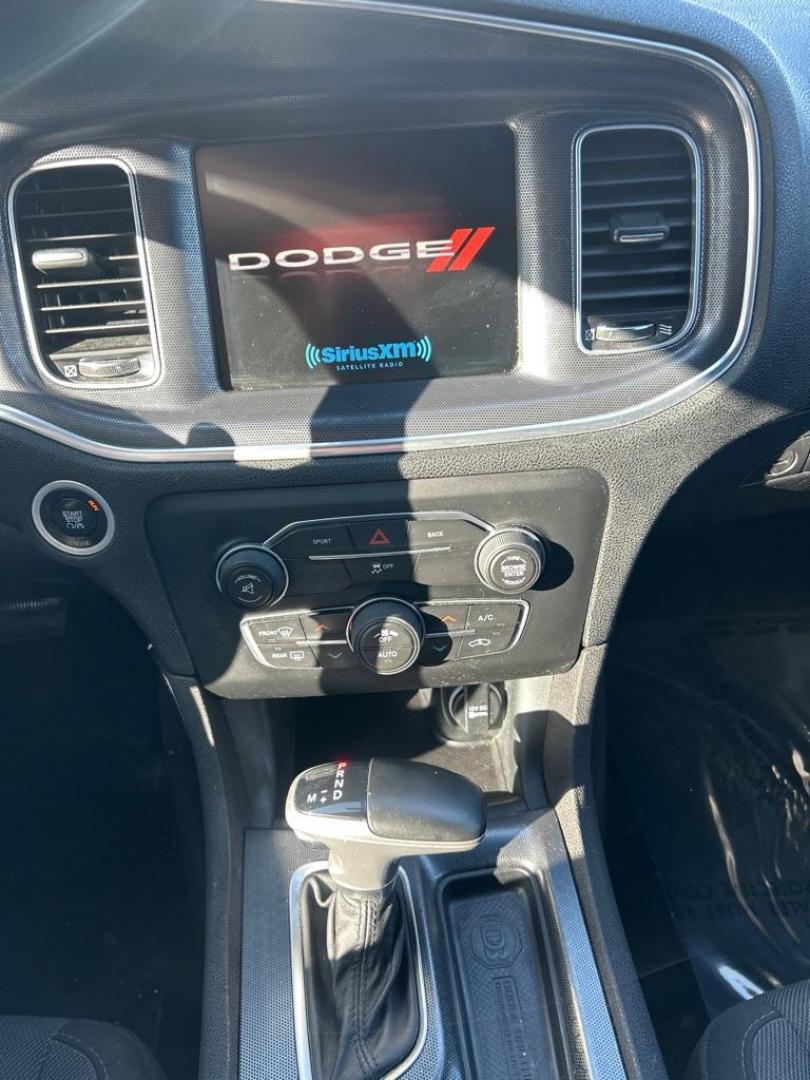 2015 SILVER DODGE CHARGER SXT (2C3CDXHGXFH) with an 3.6L engine, Automatic transmission, located at 2514 Williamson Rd NE, Roanoke, VA, 24012, (540) 265-7770, 37.294636, -79.936249 - Photo#5