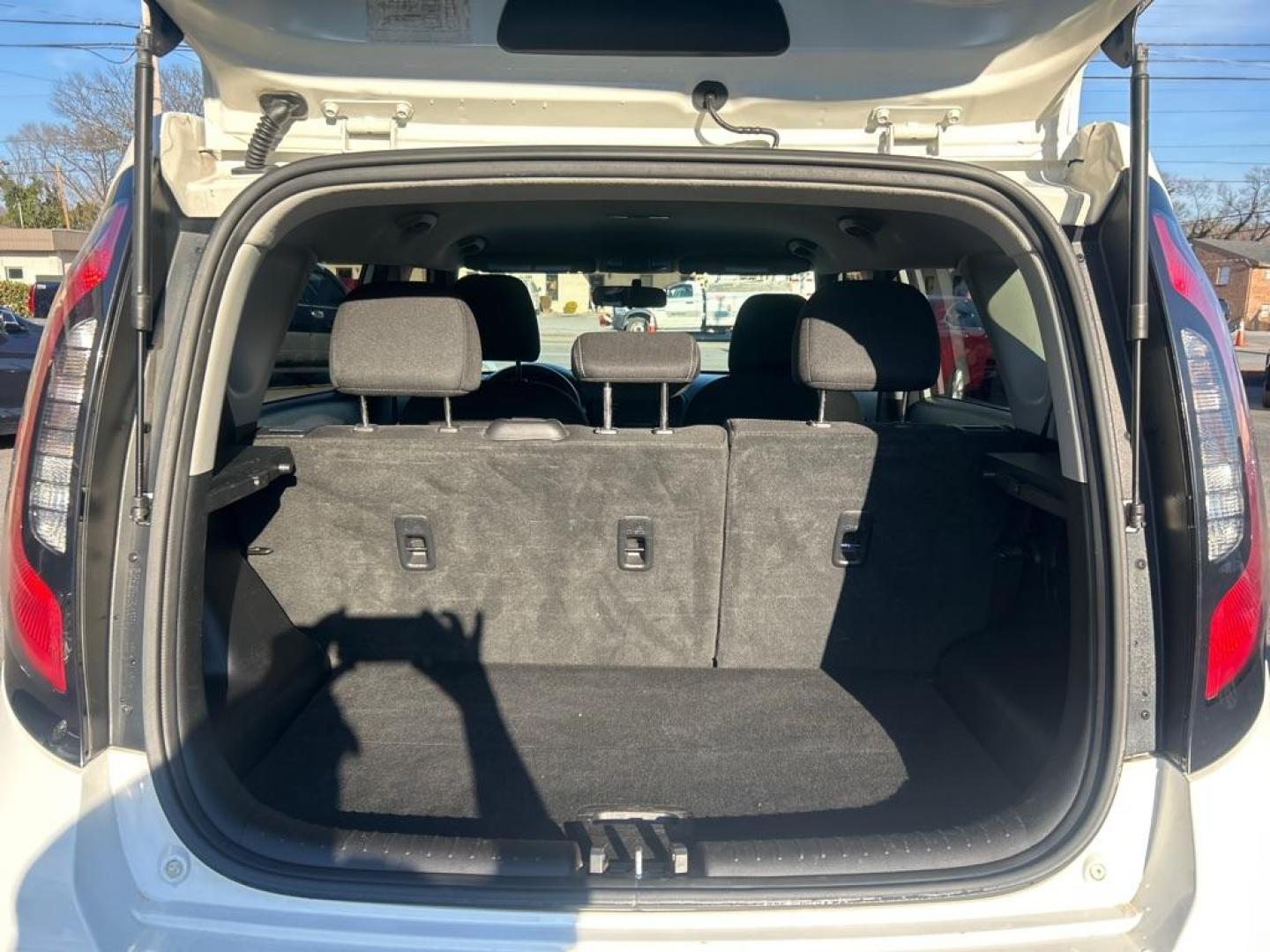 2017 WHITE KIA SOUL + (KNDJP3A56H7) with an 2.0L engine, Automatic transmission, located at 2514 Williamson Rd NE, Roanoke, VA, 24012, (540) 265-7770, 37.294636, -79.936249 - NO CREDIT CHECK FINANCING WITH ONLY $2700 DOWN PAYMENT!!!! Check out our website www.needausedvehicle.com for our No Credit Check/ In House Financing options!! No Credit Check Available!!! In House Financing Available!!! All Clean Title Vehicles (no Salvaged or flooded vehicles ever on our lot)! - Photo#9