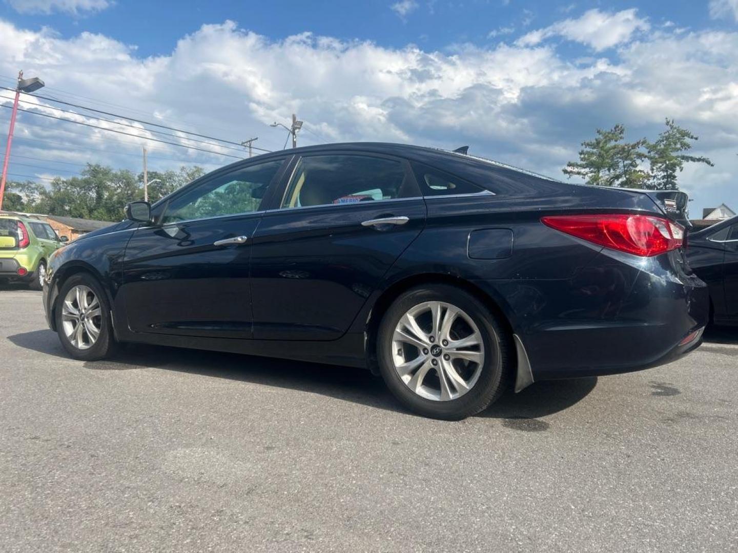 2012 BLUE HYUNDAI SONATA SE (5NPEC4AC9CH) with an 2.4L engine, Automatic transmission, located at 2514 Williamson Rd NE, Roanoke, VA, 24012, (540) 265-7770, 37.294636, -79.936249 - NO CREDIT CHECK FINANCING WITH ONLY $2000 DOWN PAYMENT!!!! Check out our website www.needausedvehicle.com for our No Credit Check/ In House Financing options!! No Credit Check Available!!! In House Financing Available!!! All Clean Title Vehicles (no Salvaged or flooded vehicles ever on our lot)! - Photo#1