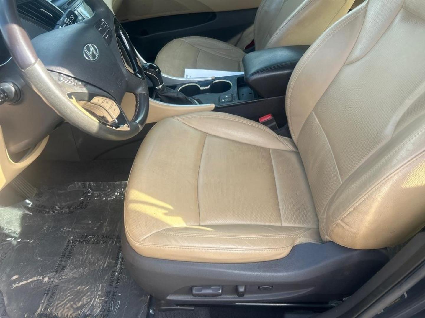 2012 BLUE HYUNDAI SONATA SE (5NPEC4AC9CH) with an 2.4L engine, Automatic transmission, located at 2514 Williamson Rd NE, Roanoke, VA, 24012, (540) 265-7770, 37.294636, -79.936249 - NO CREDIT CHECK FINANCING WITH ONLY $2000 DOWN PAYMENT!!!! Check out our website www.needausedvehicle.com for our No Credit Check/ In House Financing options!! No Credit Check Available!!! In House Financing Available!!! All Clean Title Vehicles (no Salvaged or flooded vehicles ever on our lot)! - Photo#4