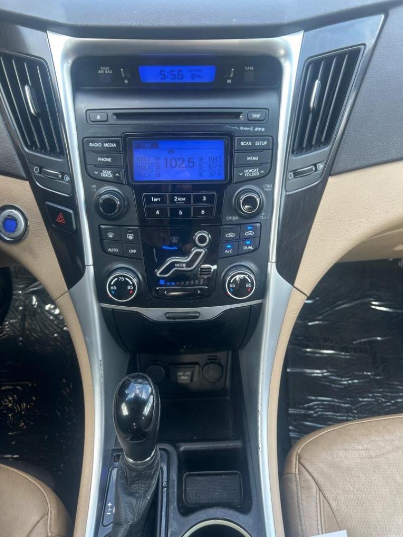 2012 BLUE HYUNDAI SONATA SE (5NPEC4AC9CH) with an 2.4L engine, Automatic transmission, located at 2514 Williamson Rd NE, Roanoke, VA, 24012, (540) 265-7770, 37.294636, -79.936249 - NO CREDIT CHECK FINANCING WITH ONLY $2000 DOWN PAYMENT!!!! Check out our website www.needausedvehicle.com for our No Credit Check/ In House Financing options!! No Credit Check Available!!! In House Financing Available!!! All Clean Title Vehicles (no Salvaged or flooded vehicles ever on our lot)! - Photo#5