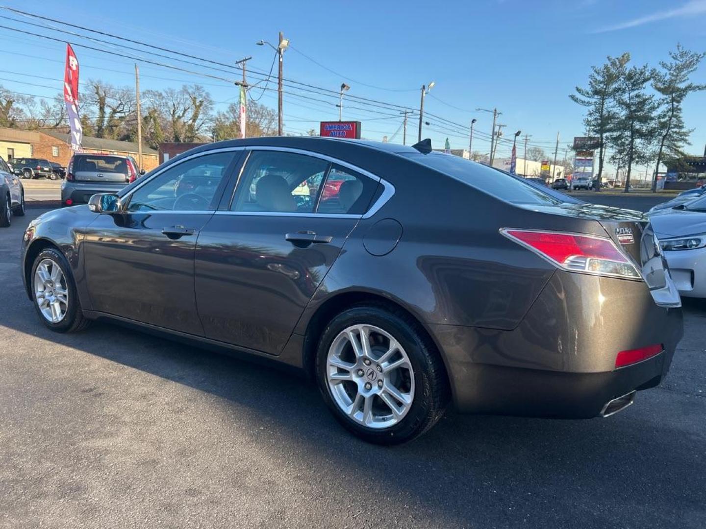 2011 GRAY ACURA TL (19UUA8F23BA) with an 3.5L engine, Automatic transmission, located at 2514 Williamson Rd NE, Roanoke, VA, 24012, (540) 265-7770, 37.294636, -79.936249 - Photo#1