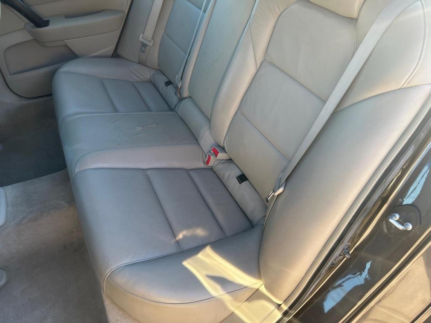 2011 GRAY ACURA TL (19UUA8F23BA) with an 3.5L engine, Automatic transmission, located at 2514 Williamson Rd NE, Roanoke, VA, 24012, (540) 265-7770, 37.294636, -79.936249 - Photo#2
