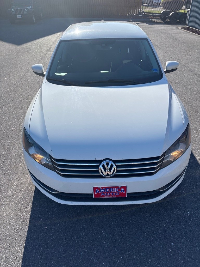 2015 WHITE VOLKSWAGEN PASSAT S (1VWAT7A33FC) with an 1.8L engine, Automatic transmission, located at 2514 Williamson Rd NE, Roanoke, VA, 24012, (540) 265-7770, 37.294636, -79.936249 - NO CREDIT CHECK FINANCING WITH ONLY $1400 DOWN PAYMENT!!!! Check out our website www.needausedvehicle.com for our No Credit Check/ In House Financing options!! No Credit Check Available!!! In House Financing Available!!! All Clean Title Vehicles (no Salvaged or flooded vehicles ever on our lot)!- Photo#1
