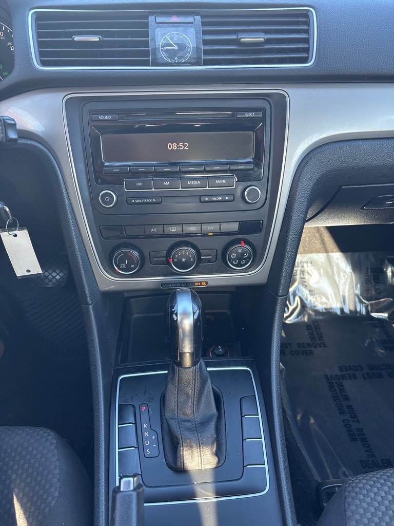 2015 WHITE VOLKSWAGEN PASSAT S (1VWAT7A33FC) with an 1.8L engine, Automatic transmission, located at 2514 Williamson Rd NE, Roanoke, VA, 24012, (540) 265-7770, 37.294636, -79.936249 - NO CREDIT CHECK FINANCING WITH ONLY $1400 DOWN PAYMENT!!!! Check out our website www.needausedvehicle.com for our No Credit Check/ In House Financing options!! No Credit Check Available!!! In House Financing Available!!! All Clean Title Vehicles (no Salvaged or flooded vehicles ever on our lot)!- Photo#7
