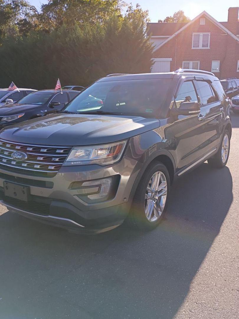 2016 GREY FORD EXPLORER LIMITED (1FM5K8F8XGG) with an 3.5L engine, Automatic transmission, located at 2514 Williamson Rd NE, Roanoke, VA, 24012, (540) 265-7770, 37.294636, -79.936249 - Photo#1