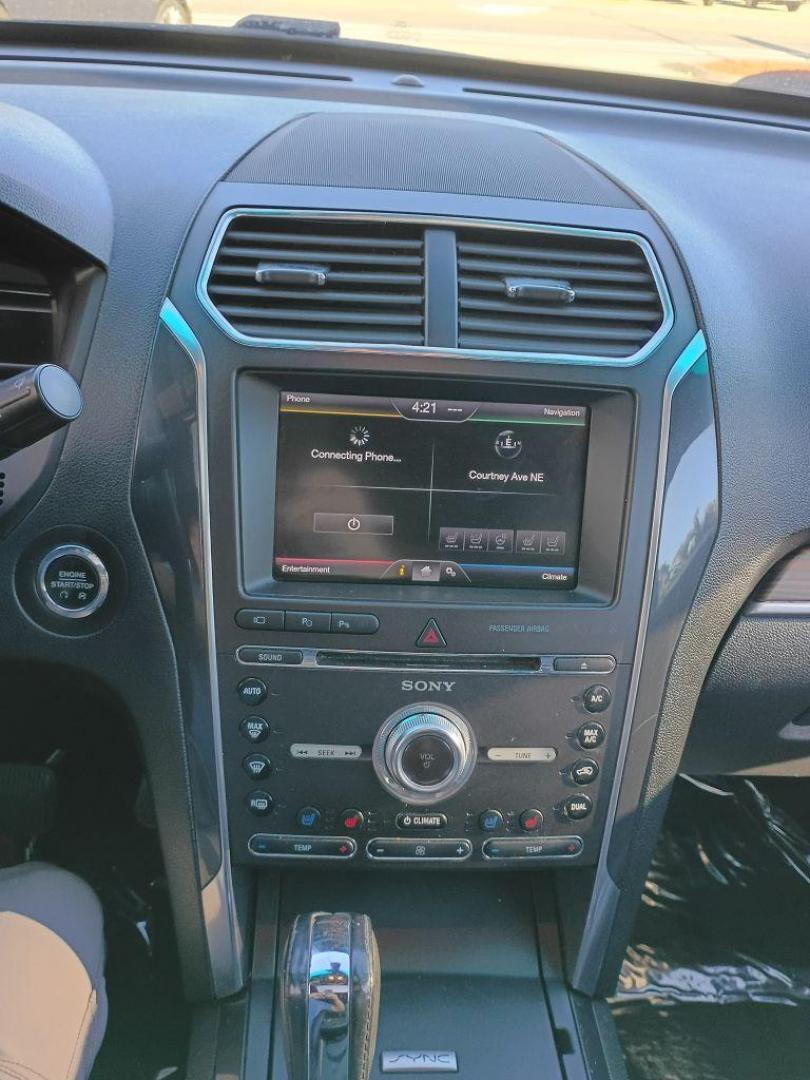 2016 GREY FORD EXPLORER LIMITED (1FM5K8F8XGG) with an 3.5L engine, Automatic transmission, located at 2514 Williamson Rd NE, Roanoke, VA, 24012, (540) 265-7770, 37.294636, -79.936249 - Photo#7