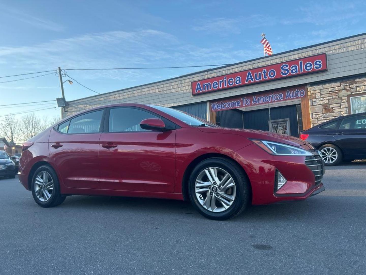 2019 RED HYUNDAI ELANTRA SEL (5NPD84LF0KH) with an 2.0L engine, Automatic transmission, located at 2514 Williamson Rd NE, Roanoke, VA, 24012, (540) 265-7770, 37.294636, -79.936249 - NO CREDIT CHECK FINANCING WITH ONLY $3200 DOWN PAYMENT!!!! Check out our website www.needausedvehicle.com for our No Credit Check/ In House Financing options!! No Credit Check Available!!! In House Financing Available!!! All Clean Title Vehicles (no Salvaged or flooded vehicles ever on our lot)! - Photo#0
