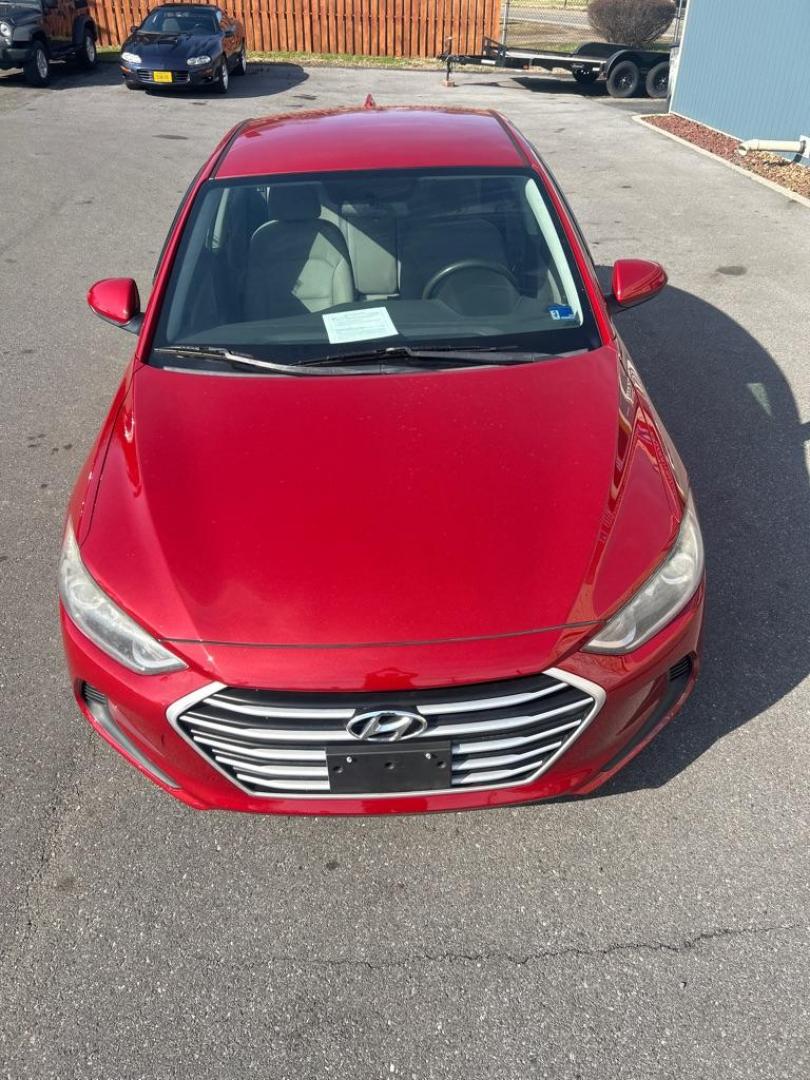 2017 RED HYUNDAI ELANTRA SE (5NPD74LF8HH) with an 2.0L engine, Automatic transmission, located at 2514 Williamson Rd NE, Roanoke, VA, 24012, (540) 265-7770, 37.294636, -79.936249 - Photo#1