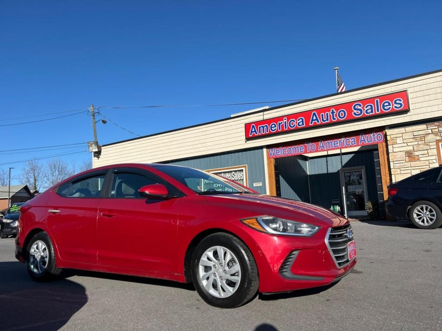 2017 RED HYUNDAI ELANTRA SE (5NPD74LF8HH) with an 2.0L engine, Automatic transmission, located at 2514 Williamson Rd NE, Roanoke, VA, 24012, (540) 265-7770, 37.294636, -79.936249 - Photo#0