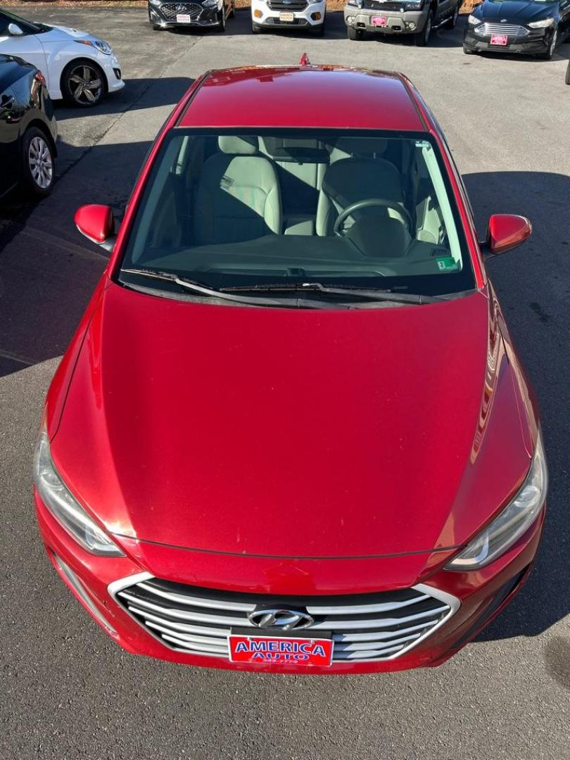 2017 RED HYUNDAI ELANTRA SE (5NPD74LF8HH) with an 2.0L engine, Automatic transmission, located at 2514 Williamson Rd NE, Roanoke, VA, 24012, (540) 265-7770, 37.294636, -79.936249 - Photo#8
