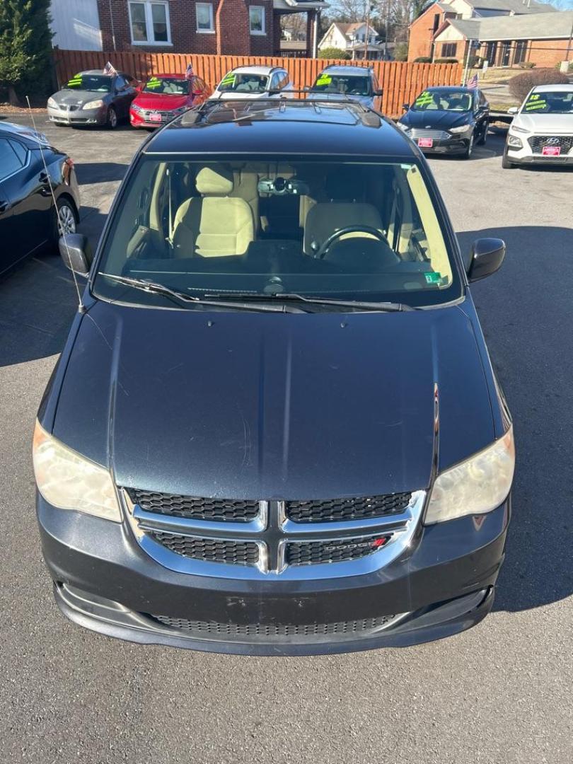 2014 GRAY DODGE GRAND CARAVAN SXT (2C4RDGCG0ER) with an 3.6L engine, Automatic transmission, located at 2514 Williamson Rd NE, Roanoke, VA, 24012, (540) 265-7770, 37.294636, -79.936249 - Photo#10