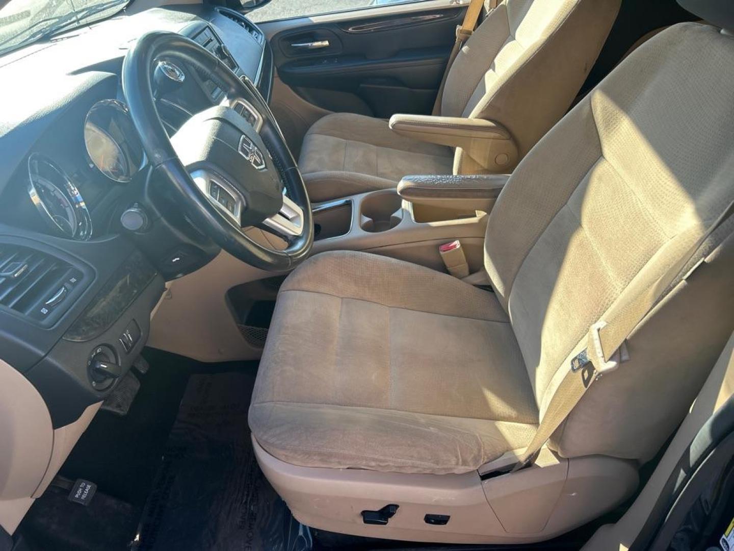 2014 GRAY DODGE GRAND CARAVAN SXT (2C4RDGCG0ER) with an 3.6L engine, Automatic transmission, located at 2514 Williamson Rd NE, Roanoke, VA, 24012, (540) 265-7770, 37.294636, -79.936249 - Photo#3