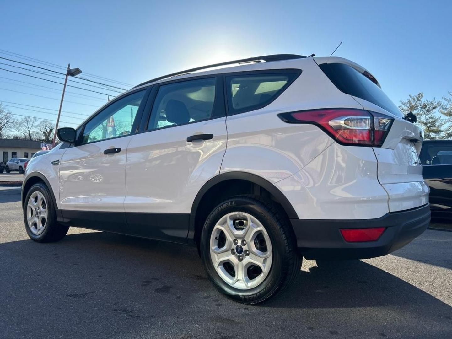 2017 WHITE FORD ESCAPE S (1FMCU0F71HU) with an 2.5L engine, Automatic transmission, located at 2514 Williamson Rd NE, Roanoke, VA, 24012, (540) 265-7770, 37.294636, -79.936249 - Photo#1