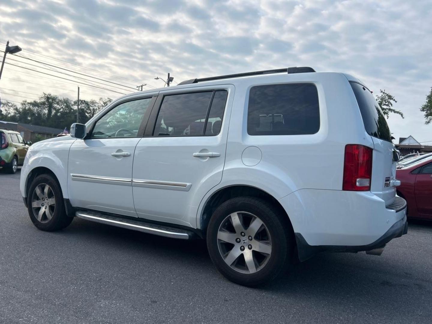 2014 WHITE HONDA PILOT TOURING (5FNYF4H93EB) with an 3.5L engine, Automatic transmission, located at 2514 Williamson Rd NE, Roanoke, VA, 24012, (540) 265-7770, 37.294636, -79.936249 - NO CREDIT CHECK FINANCING WITH ONLY $2300 DOWN PAYMENT!!!! Check out our website www.needausedvehicle.com for our No Credit Check/ In House Financing options!! No Credit Check Available!!! In House Financing Available!!! All Clean Title Vehicles (no Salvaged or flooded vehicles ever on our lot)! - Photo#1