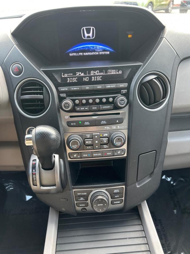 2014 WHITE HONDA PILOT TOURING (5FNYF4H93EB) with an 3.5L engine, Automatic transmission, located at 2514 Williamson Rd NE, Roanoke, VA, 24012, (540) 265-7770, 37.294636, -79.936249 - NO CREDIT CHECK FINANCING WITH ONLY $2300 DOWN PAYMENT!!!! Check out our website www.needausedvehicle.com for our No Credit Check/ In House Financing options!! No Credit Check Available!!! In House Financing Available!!! All Clean Title Vehicles (no Salvaged or flooded vehicles ever on our lot)! - Photo#4