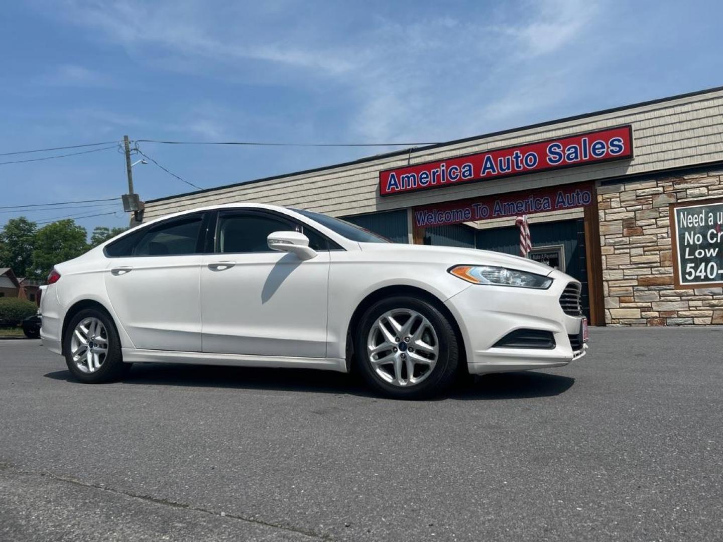 2016 WHITE FORD FUSION SE (3FA6P0H7XGR) with an 2.5L engine, Automatic transmission, located at 2514 Williamson Rd NE, Roanoke, VA, 24012, (540) 265-7770, 37.294636, -79.936249 - NO CREDIT CHECK FINANCING WITH ONLY $2700 DOWN PAYMENT!!!! Check out our website www.needausedvehicle.com for our No Credit Check/ In House Financing options!! No Credit Check Available!!! In House Financing Available!!! All Clean Title Vehicles (no Salvaged or flooded vehicles ever on our lot)! - Photo#0
