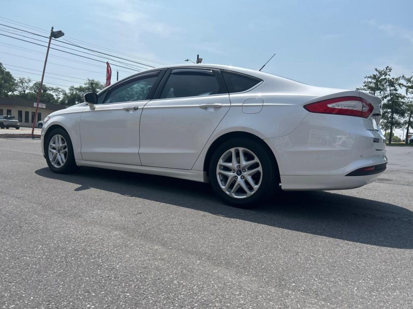 2016 WHITE FORD FUSION SE (3FA6P0H7XGR) with an 2.5L engine, Automatic transmission, located at 2514 Williamson Rd NE, Roanoke, VA, 24012, (540) 265-7770, 37.294636, -79.936249 - NO CREDIT CHECK FINANCING WITH ONLY $2700 DOWN PAYMENT!!!! Check out our website www.needausedvehicle.com for our No Credit Check/ In House Financing options!! No Credit Check Available!!! In House Financing Available!!! All Clean Title Vehicles (no Salvaged or flooded vehicles ever on our lot)! - Photo#1