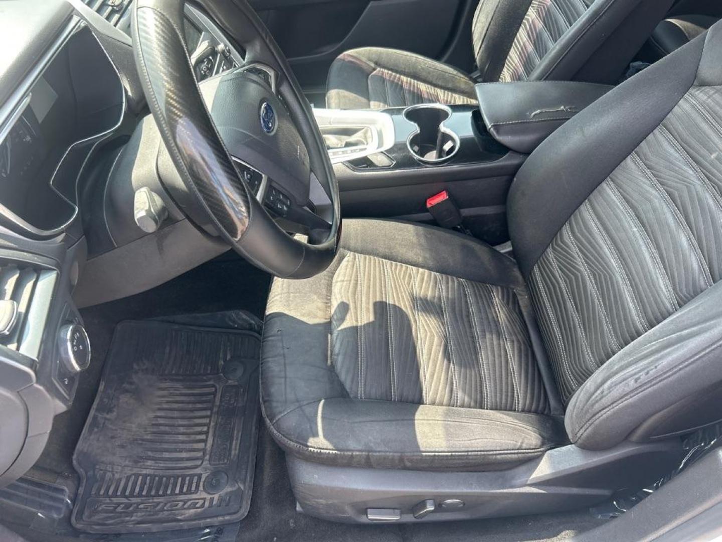 2016 WHITE FORD FUSION SE (3FA6P0H7XGR) with an 2.5L engine, Automatic transmission, located at 2514 Williamson Rd NE, Roanoke, VA, 24012, (540) 265-7770, 37.294636, -79.936249 - NO CREDIT CHECK FINANCING WITH ONLY $2700 DOWN PAYMENT!!!! Check out our website www.needausedvehicle.com for our No Credit Check/ In House Financing options!! No Credit Check Available!!! In House Financing Available!!! All Clean Title Vehicles (no Salvaged or flooded vehicles ever on our lot)! - Photo#4