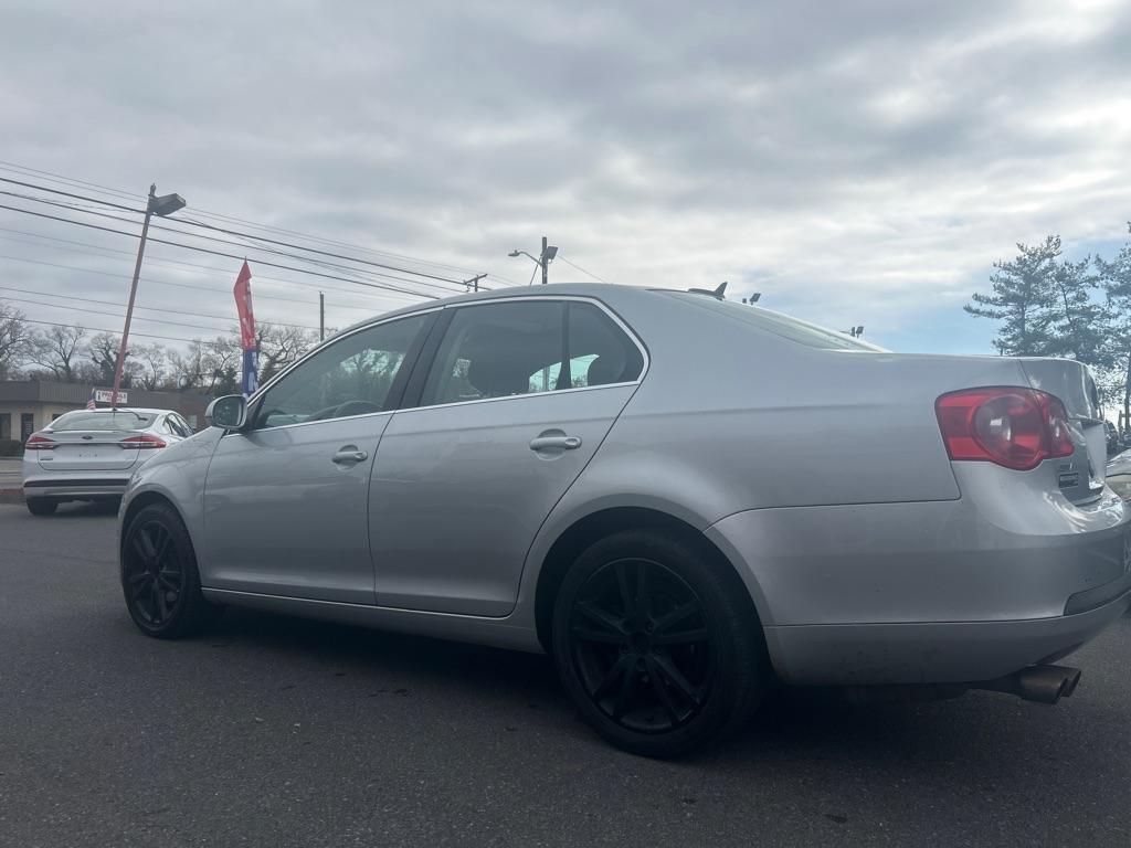 2006 SILVER VOLKSWAGEN JETTA 2.5 OPTION PACKAGE 1 (3VWSF71K06M) with an 2.5L engine, Automatic transmission, located at 2514 Williamson Rd NE, Roanoke, VA, 24012, (540) 265-7770, 37.294636, -79.936249 - NO CREDIT CHECK FINANCING WITH ONLY $1500 DOWN PAYMENT!!!! Check out our website www.needausedvehicle.com for our No Credit Check/ In House Financing options!! No Credit Check Available!!! In House Financing Available!!! All Clean Title Vehicles (no Salvaged or flooded vehicles ever on our lot)! - Photo#1