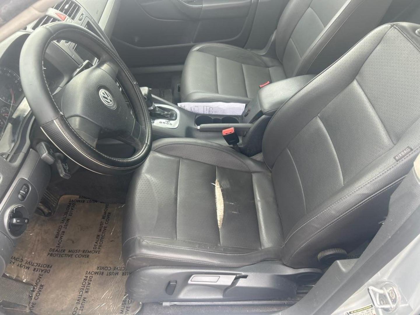 2006 SILVER VOLKSWAGEN JETTA 2.5 OPTION PACKAGE 1 (3VWSF71K06M) with an 2.5L engine, Automatic transmission, located at 2514 Williamson Rd NE, Roanoke, VA, 24012, (540) 265-7770, 37.294636, -79.936249 - NO CREDIT CHECK FINANCING WITH ONLY $1500 DOWN PAYMENT!!!! Check out our website www.needausedvehicle.com for our No Credit Check/ In House Financing options!! No Credit Check Available!!! In House Financing Available!!! All Clean Title Vehicles (no Salvaged or flooded vehicles ever on our lot)! - Photo#4