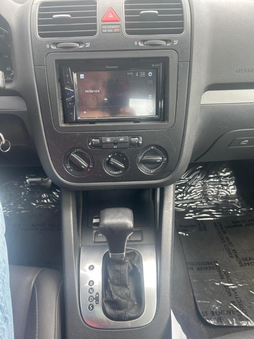 2006 SILVER VOLKSWAGEN JETTA 2.5 OPTION PACKAGE 1 (3VWSF71K06M) with an 2.5L engine, Automatic transmission, located at 2514 Williamson Rd NE, Roanoke, VA, 24012, (540) 265-7770, 37.294636, -79.936249 - NO CREDIT CHECK FINANCING WITH ONLY $1500 DOWN PAYMENT!!!! Check out our website www.needausedvehicle.com for our No Credit Check/ In House Financing options!! No Credit Check Available!!! In House Financing Available!!! All Clean Title Vehicles (no Salvaged or flooded vehicles ever on our lot)! - Photo#5