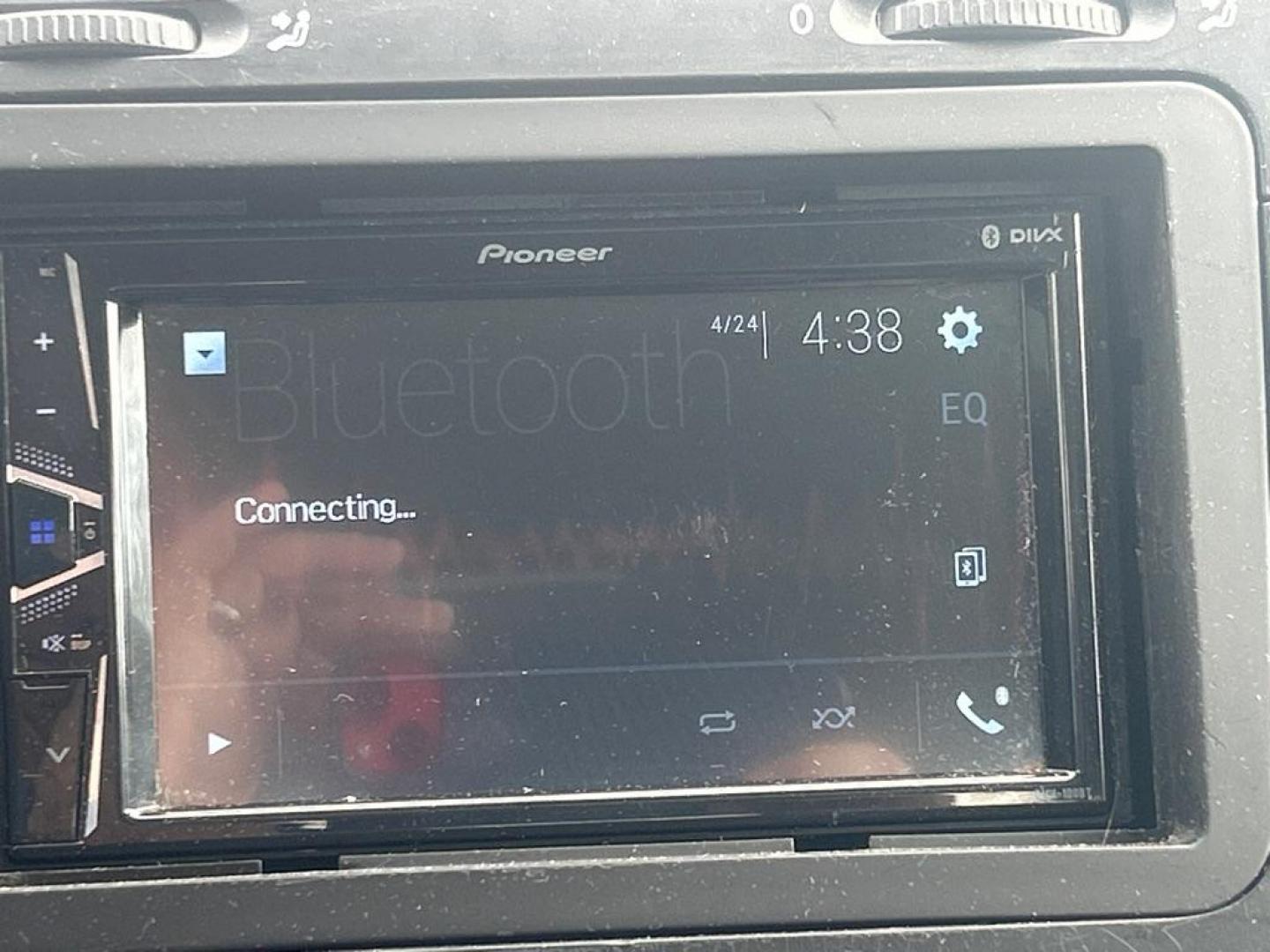 2006 SILVER VOLKSWAGEN JETTA 2.5 OPTION PACKAGE 1 (3VWSF71K06M) with an 2.5L engine, Automatic transmission, located at 2514 Williamson Rd NE, Roanoke, VA, 24012, (540) 265-7770, 37.294636, -79.936249 - NO CREDIT CHECK FINANCING WITH ONLY $1500 DOWN PAYMENT!!!! Check out our website www.needausedvehicle.com for our No Credit Check/ In House Financing options!! No Credit Check Available!!! In House Financing Available!!! All Clean Title Vehicles (no Salvaged or flooded vehicles ever on our lot)! - Photo#5